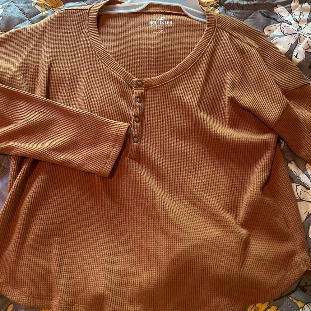 Hollister top